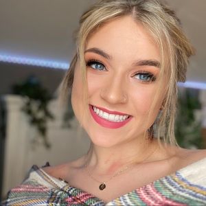 Meet your Posher, Caraline